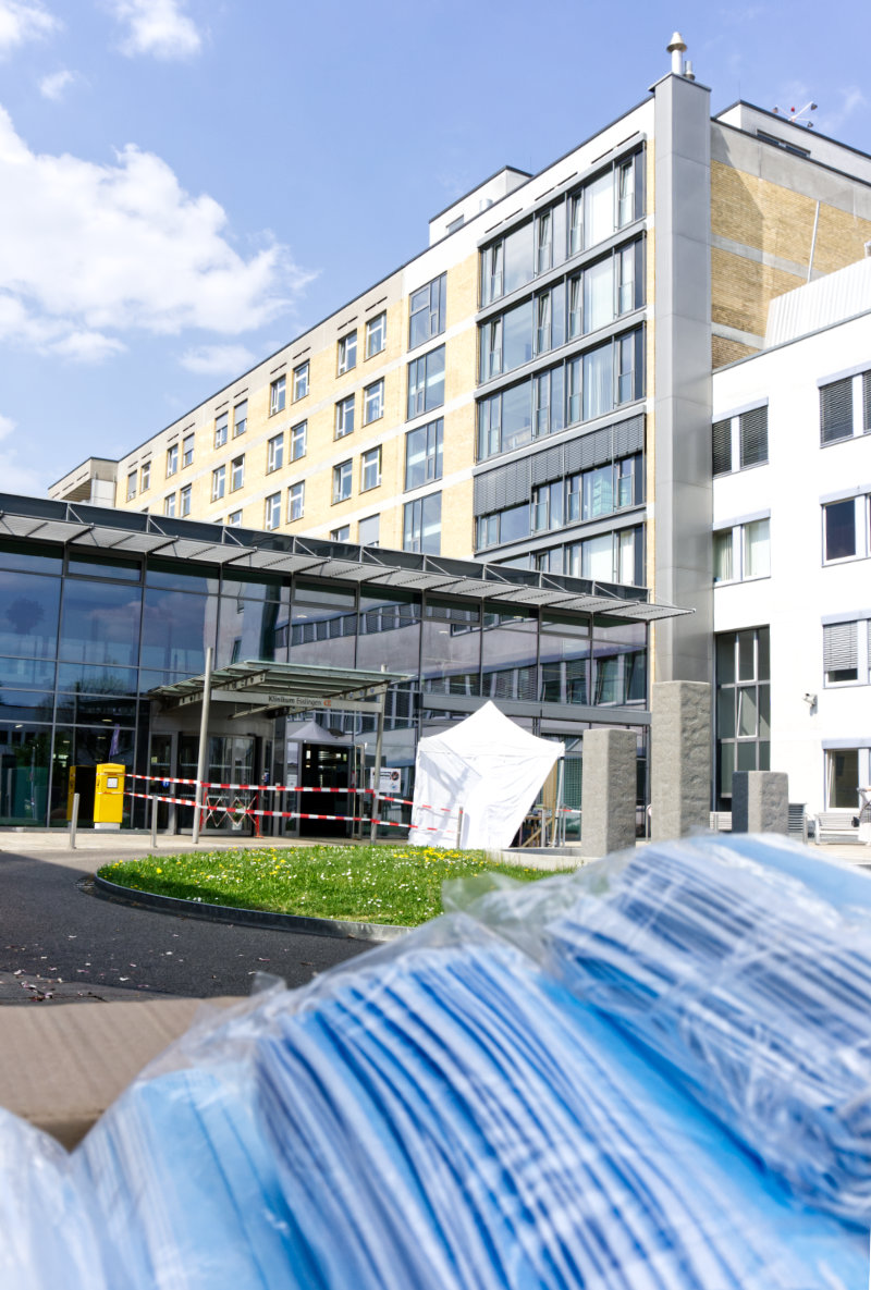 Klinika-Esslingen s obličejovými maskami